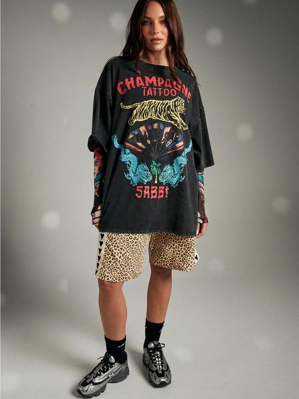 SABBI • THE VERY OVERSIZED CHAMPAGNE TATTOO TEE - Picture 2 of 7